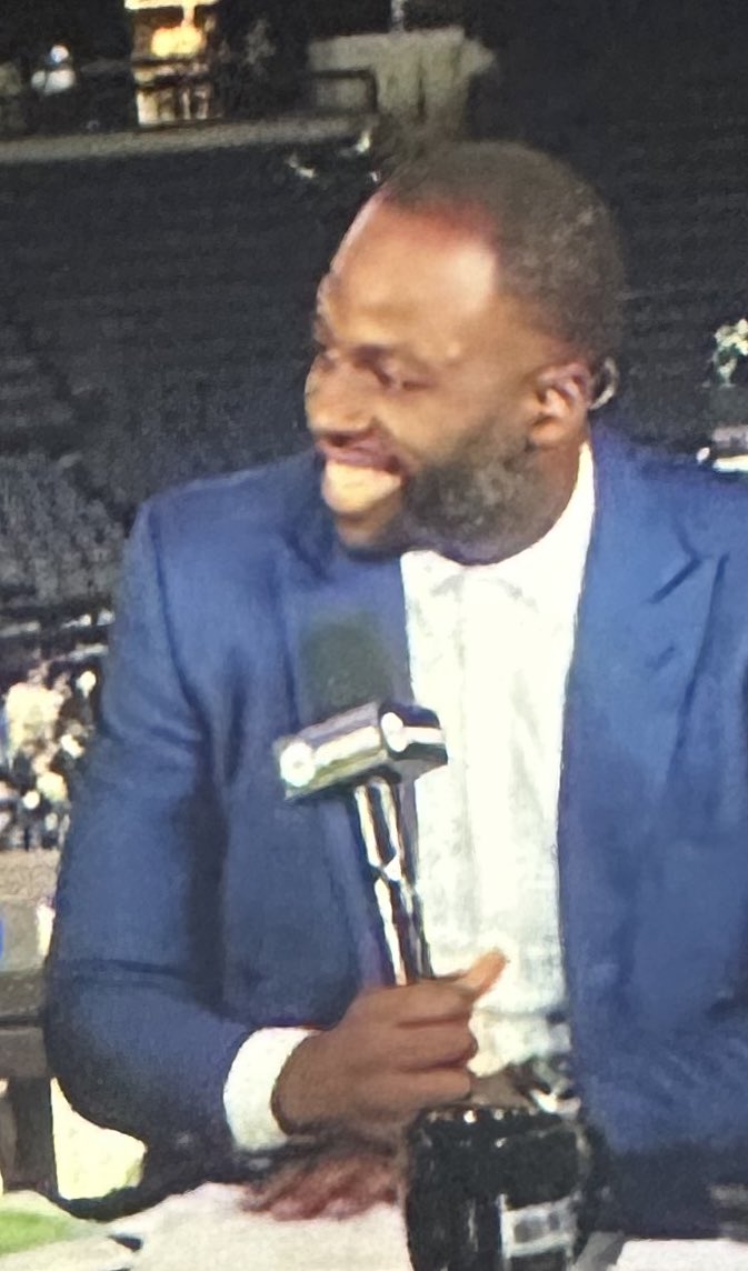 KenHeLive's tweet photo. Ernie: Luka, take us through the step back you hit on Rudy. 

Draymond: https://t.co/AMOn3yy83s