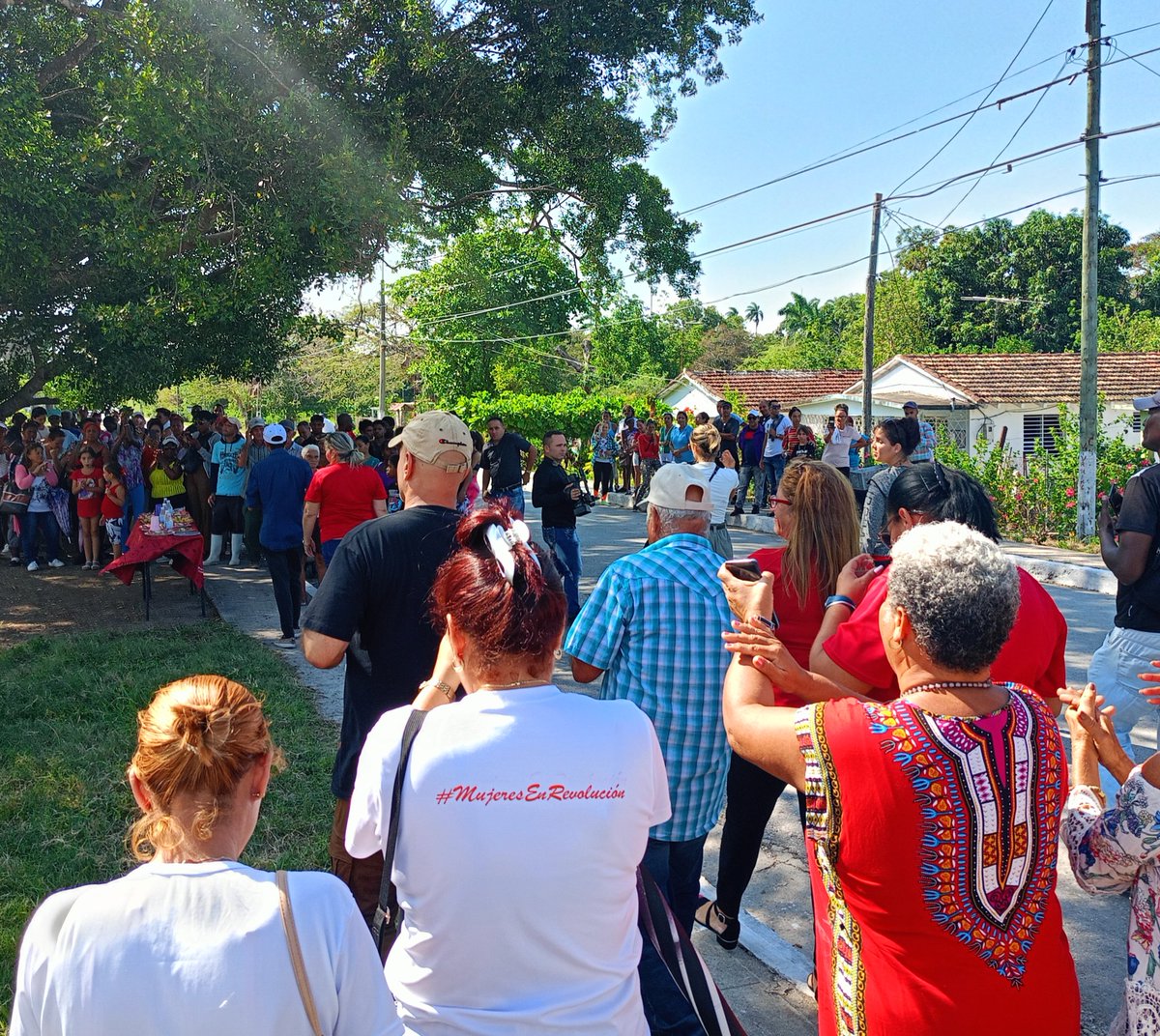 En el barrio La Valla, de Encrucijada, Villa Clara, dejamos constituido un Destacamento de Donantes Voluntarios de Sangre, y otro de Vigilancia Popular Revolucionaria. #Cuba #CDRCuba #SomosDelBarrio