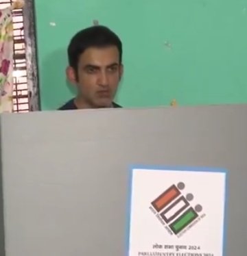 दिल्ली:

पूर्व क्रिकेटर और भाजपा सांसद गौतम गंभीर ने स्वामी दयानंद सर्वोदय कन्या विद्यालय, ओल्ड राजिंदर नगर से अपना मतदान किया।

#LokSabhaElections2024