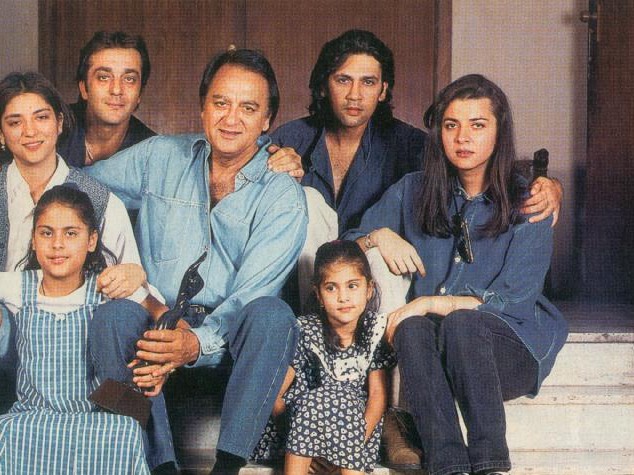 Remembering actor/filmmaker/politician/humanitarian & a wonderful human being, #SunilDutt 🙏 With wife #Nargis after he saved her from fire on sets of Mother India. With #SanjayDutt #KumarGaurav #PriyaDutt #NamrataDutt her kids & his Filmfare