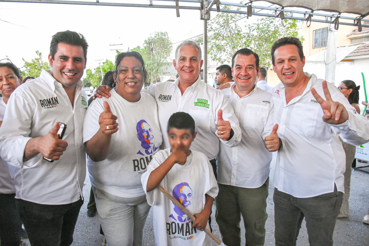 RomanCepeda's tweet photo. Cerramos una excelente tarde de campaña, compartiendo nuestras propuestas a mis amigas y amigos de diferentes colonias en Joyas de Torreón.

El triunfo se siente cada vez más cerca, y con tu confianza vamos a seguir construyendo el mejor Torreón de la historia. #TodosXTorreón 🙌🏻 https://t.co/ci4iNaaTXg
