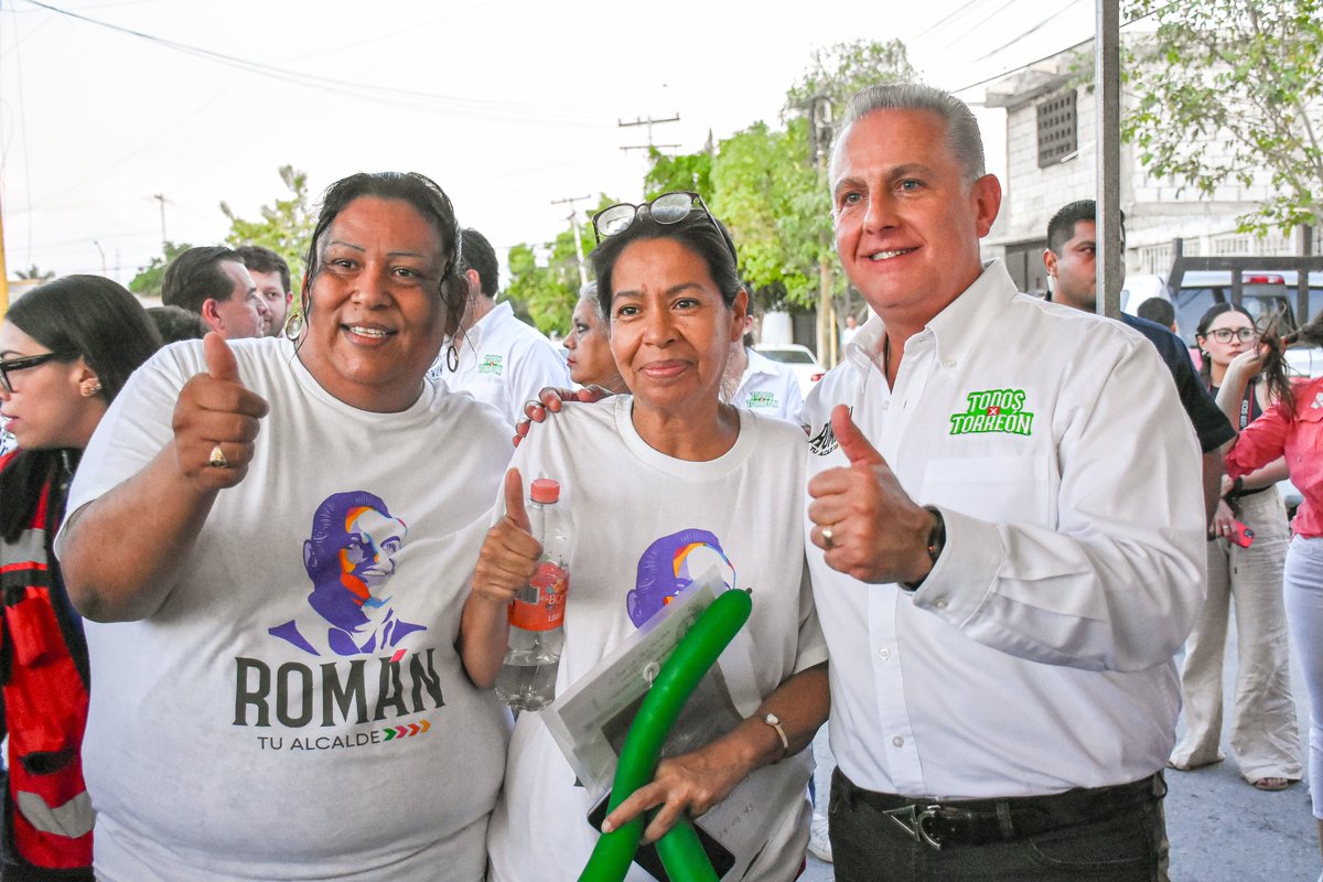 RomanCepeda's tweet photo. Cerramos una excelente tarde de campaña, compartiendo nuestras propuestas a mis amigas y amigos de diferentes colonias en Joyas de Torreón.

El triunfo se siente cada vez más cerca, y con tu confianza vamos a seguir construyendo el mejor Torreón de la historia. #TodosXTorreón 🙌🏻 https://t.co/ci4iNaaTXg