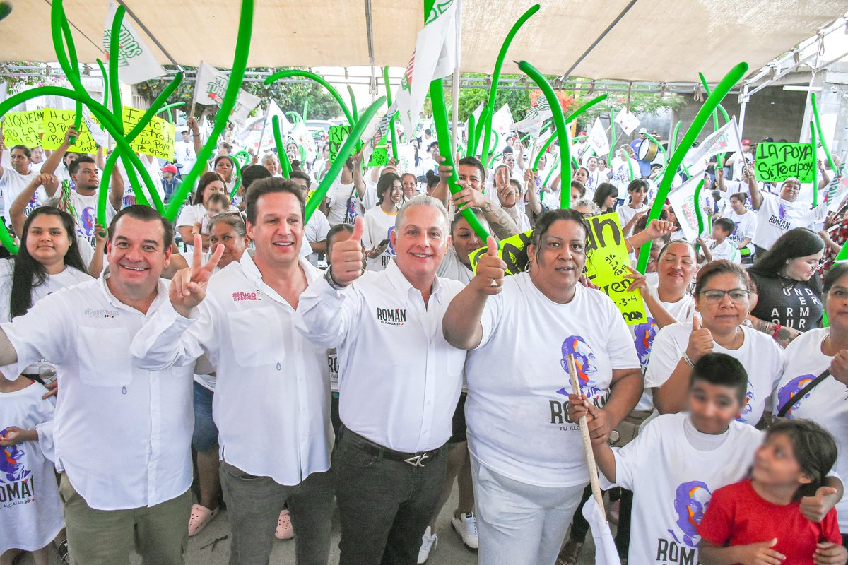 RomanCepeda's tweet photo. Cerramos una excelente tarde de campaña, compartiendo nuestras propuestas a mis amigas y amigos de diferentes colonias en Joyas de Torreón.

El triunfo se siente cada vez más cerca, y con tu confianza vamos a seguir construyendo el mejor Torreón de la historia. #TodosXTorreón 🙌🏻 https://t.co/ci4iNaaTXg