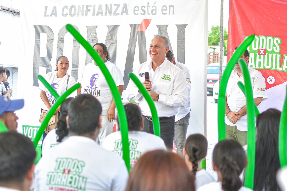 RomanCepeda's tweet photo. Cerramos una excelente tarde de campaña, compartiendo nuestras propuestas a mis amigas y amigos de diferentes colonias en Joyas de Torreón.

El triunfo se siente cada vez más cerca, y con tu confianza vamos a seguir construyendo el mejor Torreón de la historia. #TodosXTorreón 🙌🏻 https://t.co/ci4iNaaTXg
