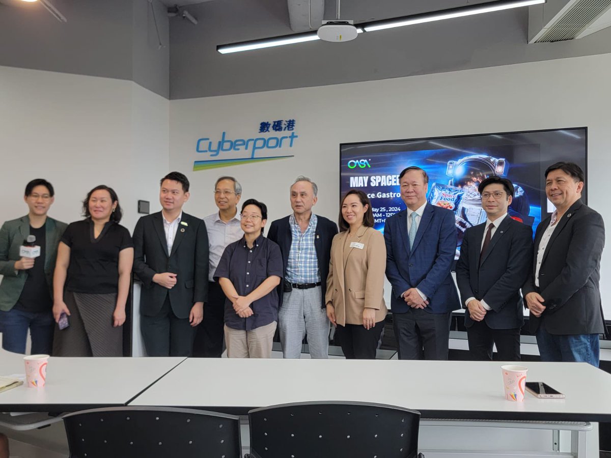 SpaceNodeus's tweet photo. Space Node Lab, a Space Food presentation with OASA for mycelium for dairy products and black truffle grown in desert 

#OASA #Carbonis #SpaceNodeLab
#碳世界 #太空结点 https://t.co/eLY95CxZuA