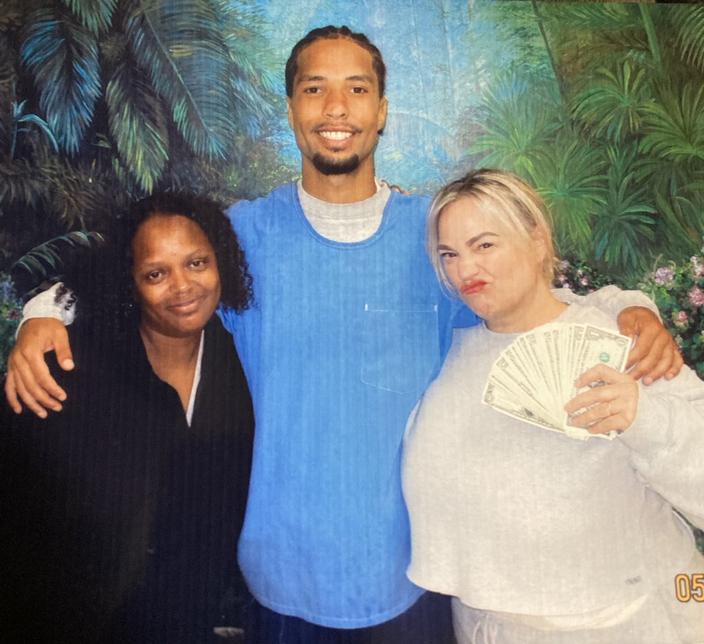GraysoOnnaGo's tweet photo. Family First 🤞🏽 https://t.co/lRW4DAaxTx