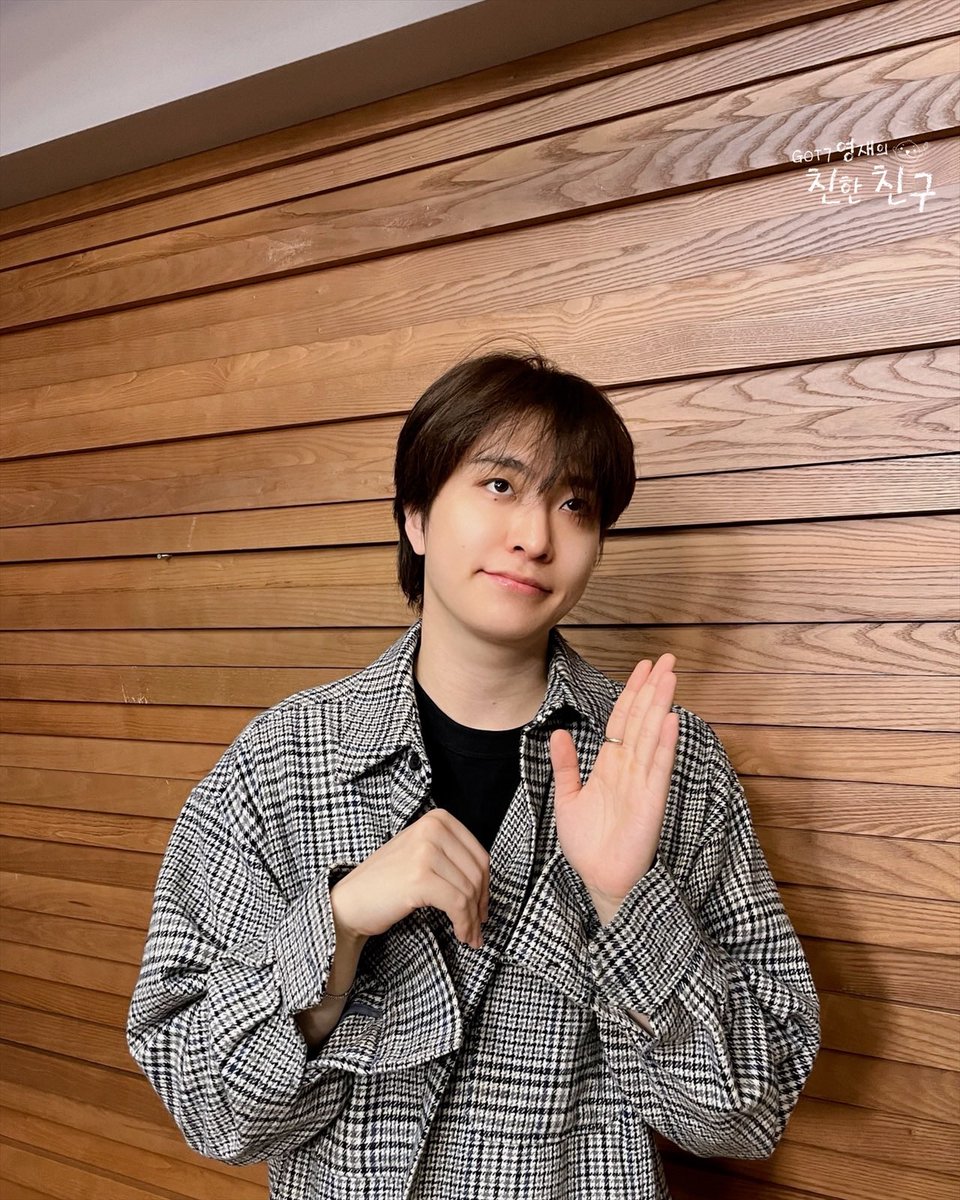 mbcbf_ever's tweet photo. 🦦친친🦦

의식의 흐름에 맞긴 포즈와 표정 같은데, 역시나 예쁘군요 (진지) ✨🦦✨

#MBC #RADIO #GOT7영재의친한친구 #친한친구 #친친 #달친친 #달디 #GOT7 #갓세븐 #영재 #YOUNGJAE https://t.co/tb5MCrtKLl