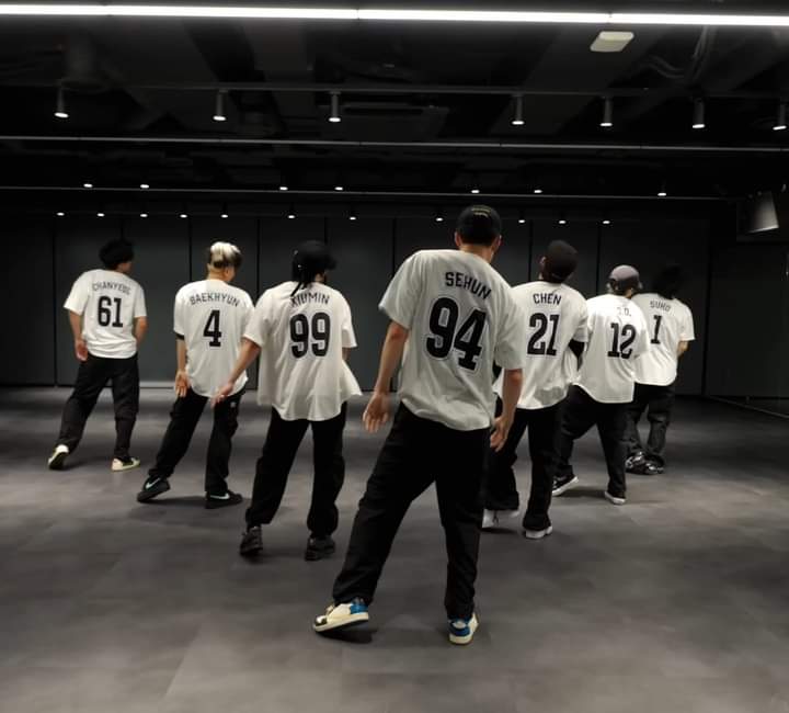 yana | EXO IS NINE (hiatus) tweet media