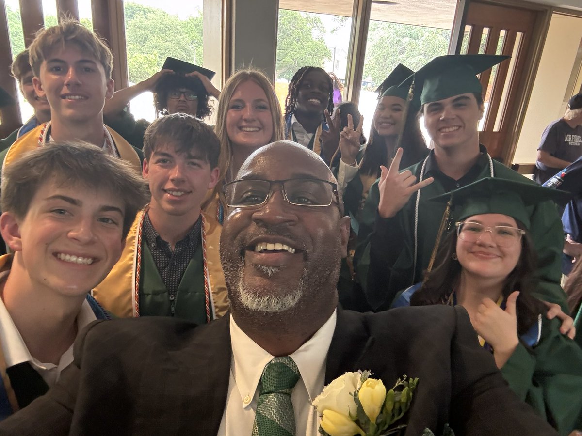 DrGbates's tweet photo. Congratulations to our amazing Class of 2024 graduates!🎓 Your hard work, resilience, and dedication have brought you to this momentous day. As you step into the world, remember the lessons learned at @FSHISD and embrace the endless possibilities ahead. @WeGoPublic https://t.co/rmPRvbY9j9