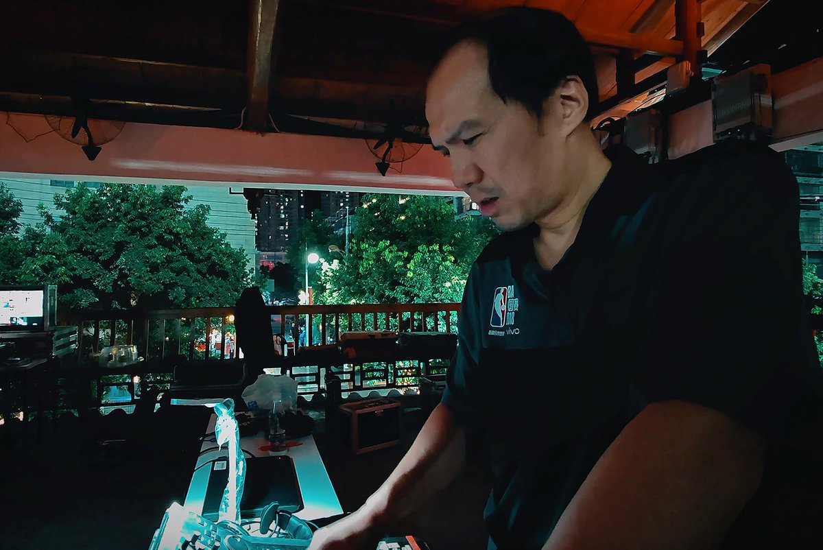 LiveinGuizhou's tweet photo. The laid-back lifestyle of Rongjiang has become his sanctuary, and his taste has evolved from Hong Kong-style morning tea to beef noodles without chili, making him feel increasingly like a native of Guizhou.
#OurArena #GrassrootsSports #BehindTheScenes https://t.co/0sIs0jPUdR