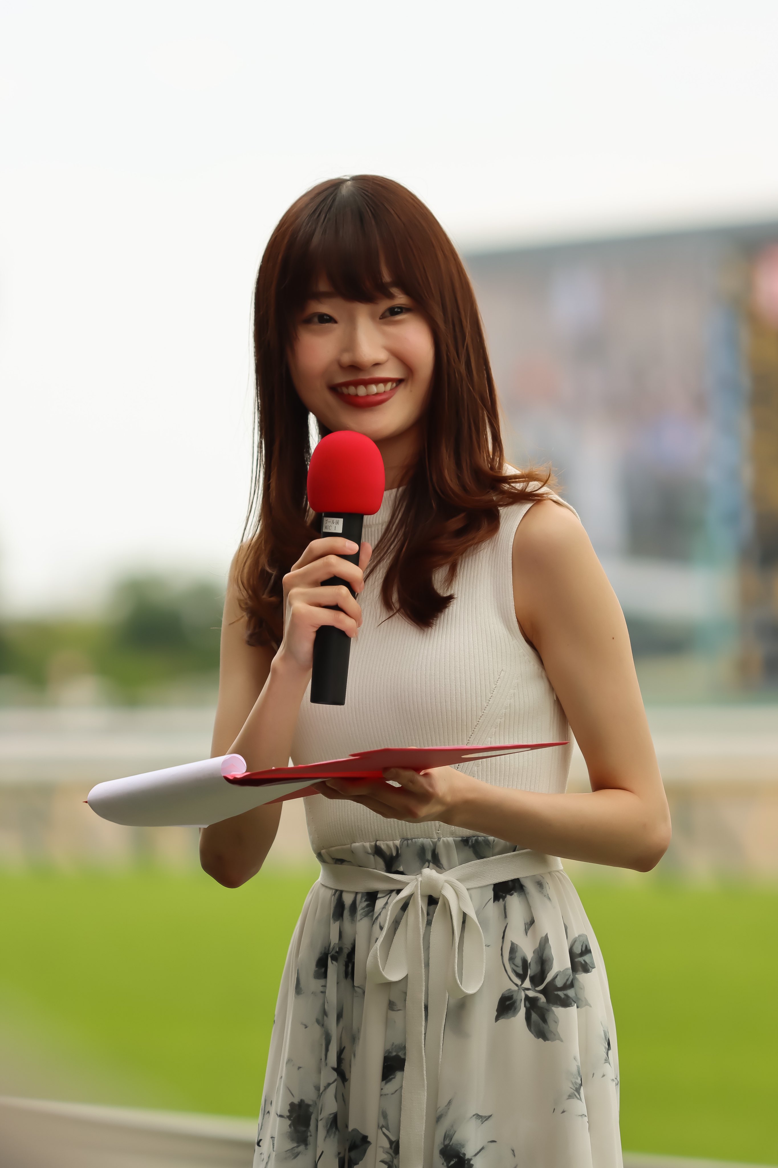 競馬実況　藤原菜々花直筆サイン ラジオNIKKEIの藤原菜々花アナウンサー - スポニチ Sponichi