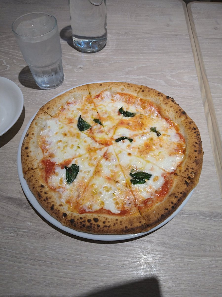 今日はカプリチョーザでランチ🇮🇹
これも久しぶりのマルゲリータでした🍕