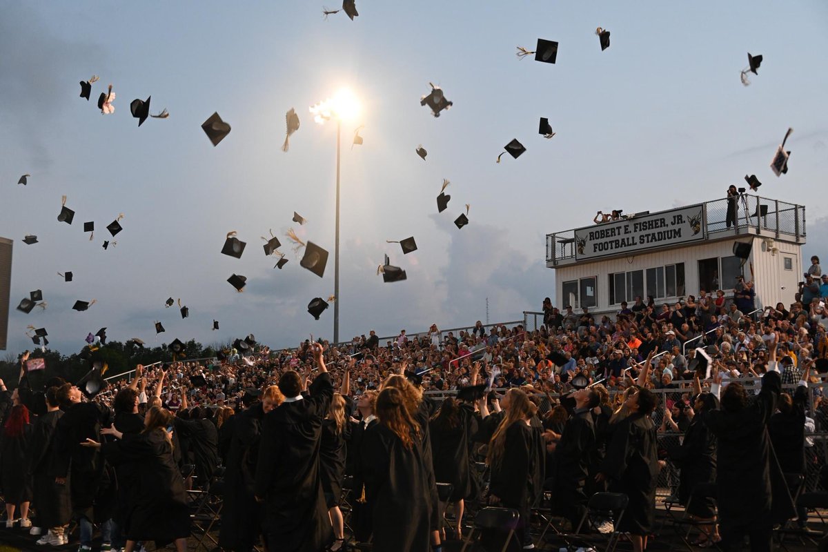 JosephDavisEDU's tweet photo. It was a stormy start to graduation, but it turned out to be a great ceremony. Big congratulations to the graduating class of 2024! This group makes us all #FultonProud https://t.co/UnlkHo0lNJ