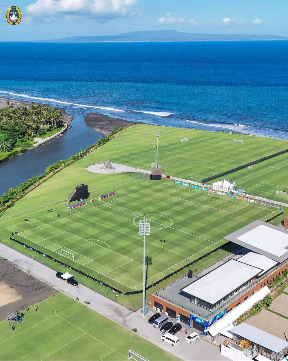 dedygober's tweet photo. 🇮🇩 Bali United Training CenterThe only Training Center on the Island of the Gods, Bali, Indonesia, with a breathtaking view of Purnama Beach. by @pssi https://t.co/eK7c3KMHjJ