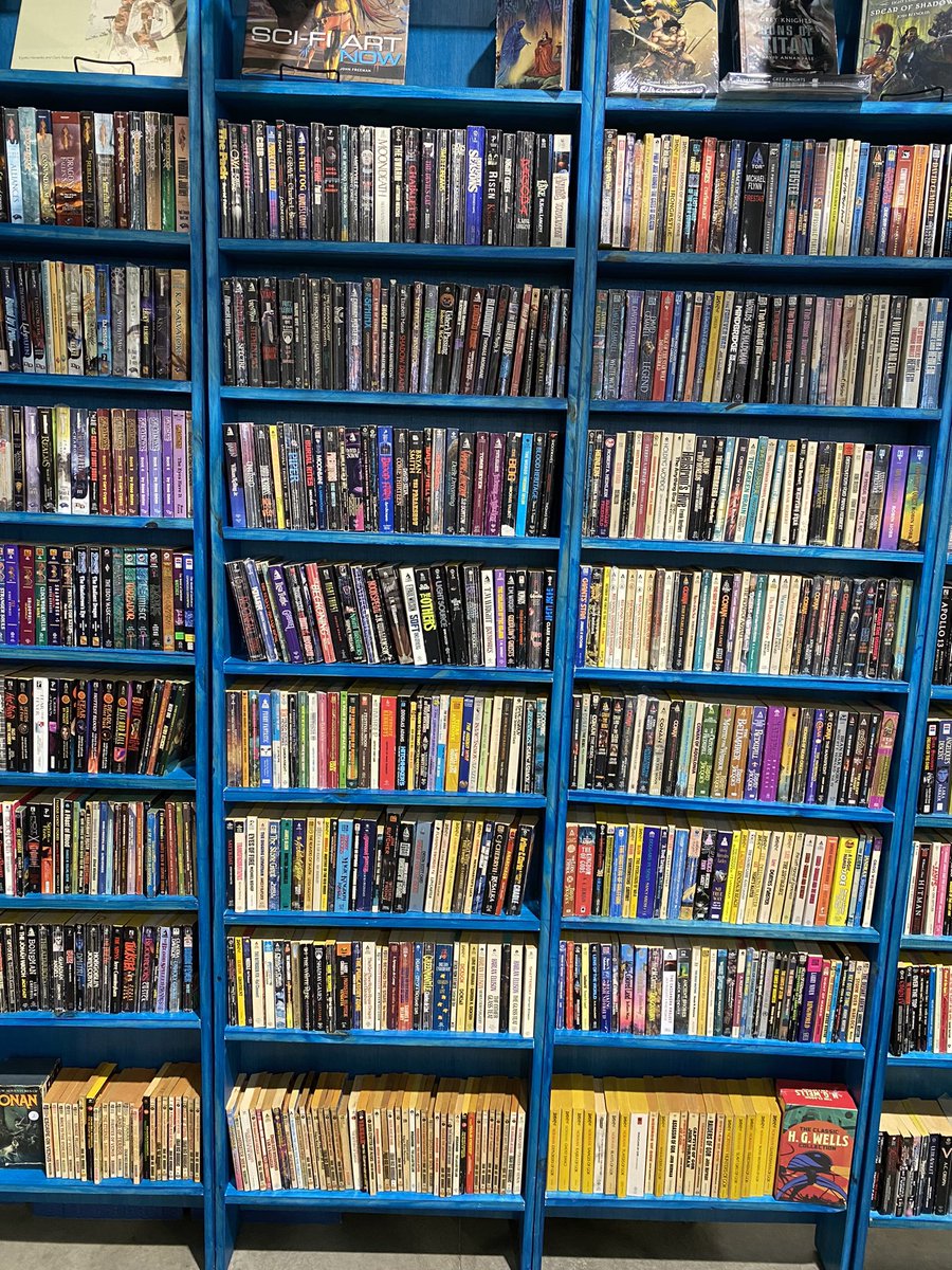 akhamlet's tweet photo. More pics from my pop up bookstore at @HanabiCon this weekend https://t.co/s2iAILMl7Y