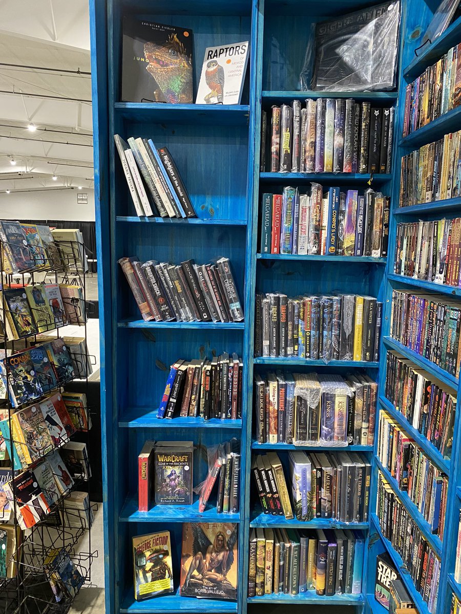 akhamlet's tweet photo. More pics from my pop up bookstore at @HanabiCon this weekend https://t.co/s2iAILMl7Y