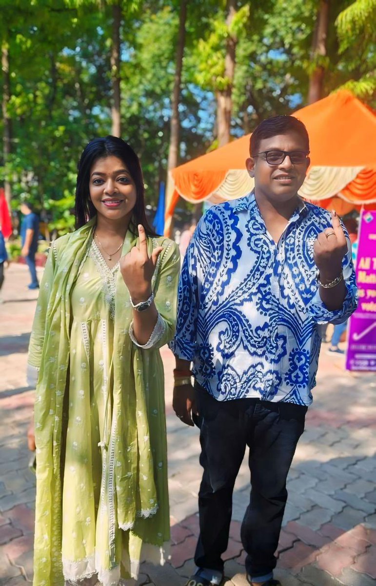 OraonNesha's tweet photo. पहले मतदान , फिर जलपान ! 

~लोक सभा चुनाव 
~voted

(Pic: भाई के साथ @rohitpr13287060 ) https://t.co/jWppG7aDcY