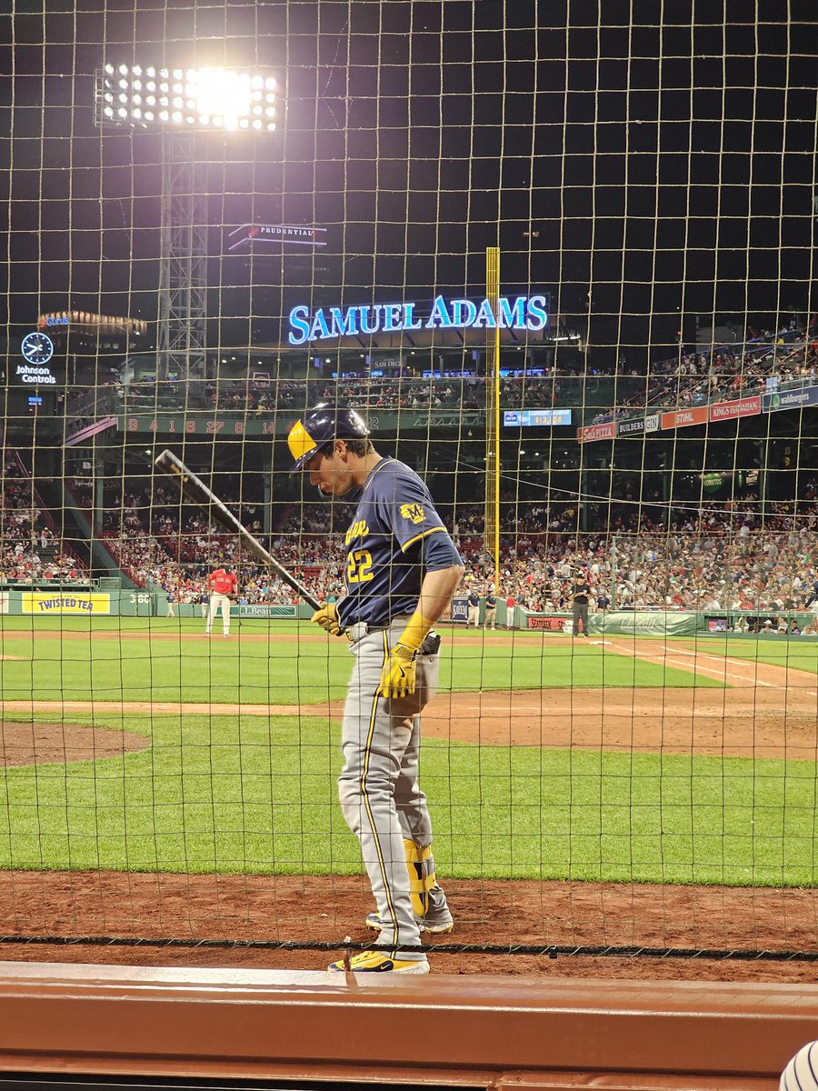 We were born the same year, one of us will have a Sam Adams, the other will go 3 for 4. Nice game Yeli! 

@ChristianYelich | #Thisismycrew