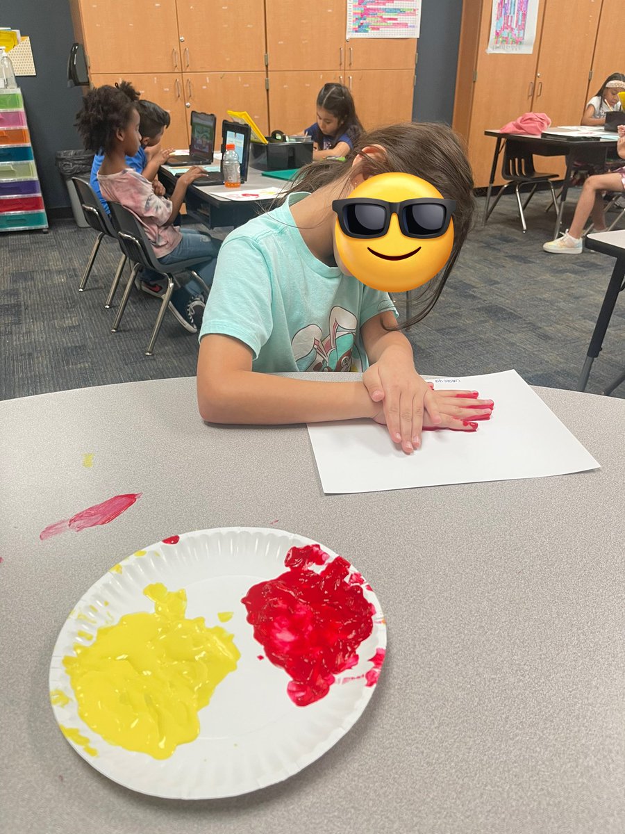 Ms. Román tweet media