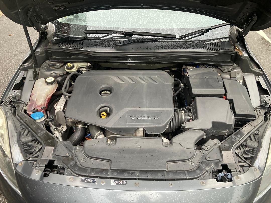 propelauto's tweet photo. #Back2Stock Volvo V40 Cross Country D2 Car arrived for scrap at #PropelAutoParts 

Ping us &amp; adopt spares for your ride🤗🛒

#Volvo #V40 #D2 #Rdesign #GenuineSpares #Scrapcars #Usedparts #SingaporeCar #V40headlights #V40taillights #PropelAuto #SG #VolvoParts #Ping #Adopt #BuyNow https://t.co/y1KKGA9LVN