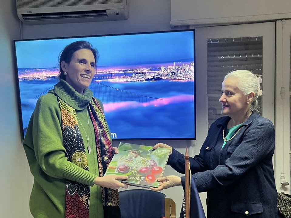 AdrianaMRuCR1's tweet photo. Agradezco al @ieiuchile y los asistentes al conversatorio sobre “Mujeres y Diplomacia” que tuvimos la semana pasada con ocasión de la visita de la Viceministra de @CRcancilleria. En 🇨🇷 tenemos un 54% de diplomáticas de carrera mujeres.@WedlyneFP @maggiportuguez @Minrel_Chile https://t.co/eZNC5e70YX