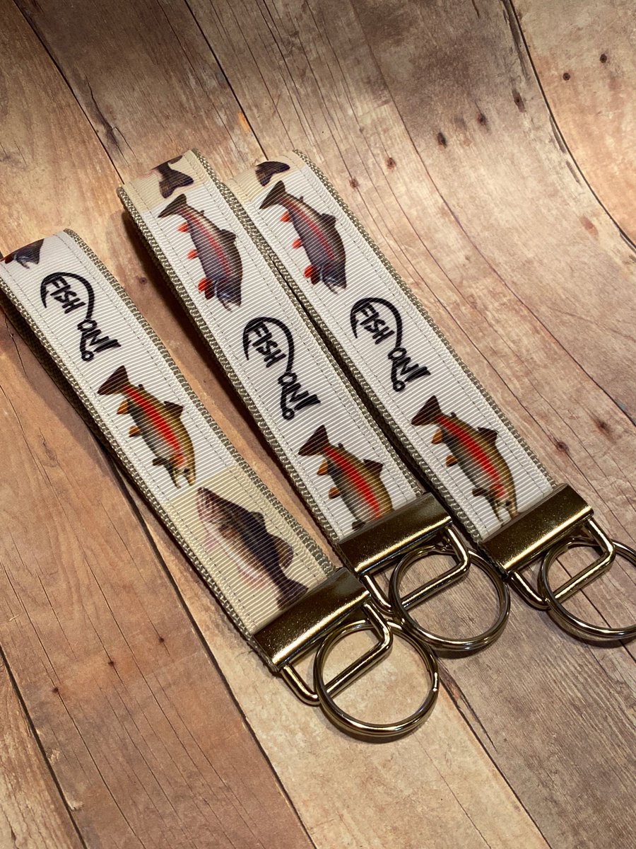 Fish On Key fob, Fathers Day gifts, Key holder, Wristlet, Key Lanyard, Wrist Key Holder, Key Fob Key Chain, Gift ideas tuppu.net/9182414 #Handmadegifts #FathersDay #MothersDay #giftsunder10 #July4th #GiftsforMom #MemorialDay #Keychain