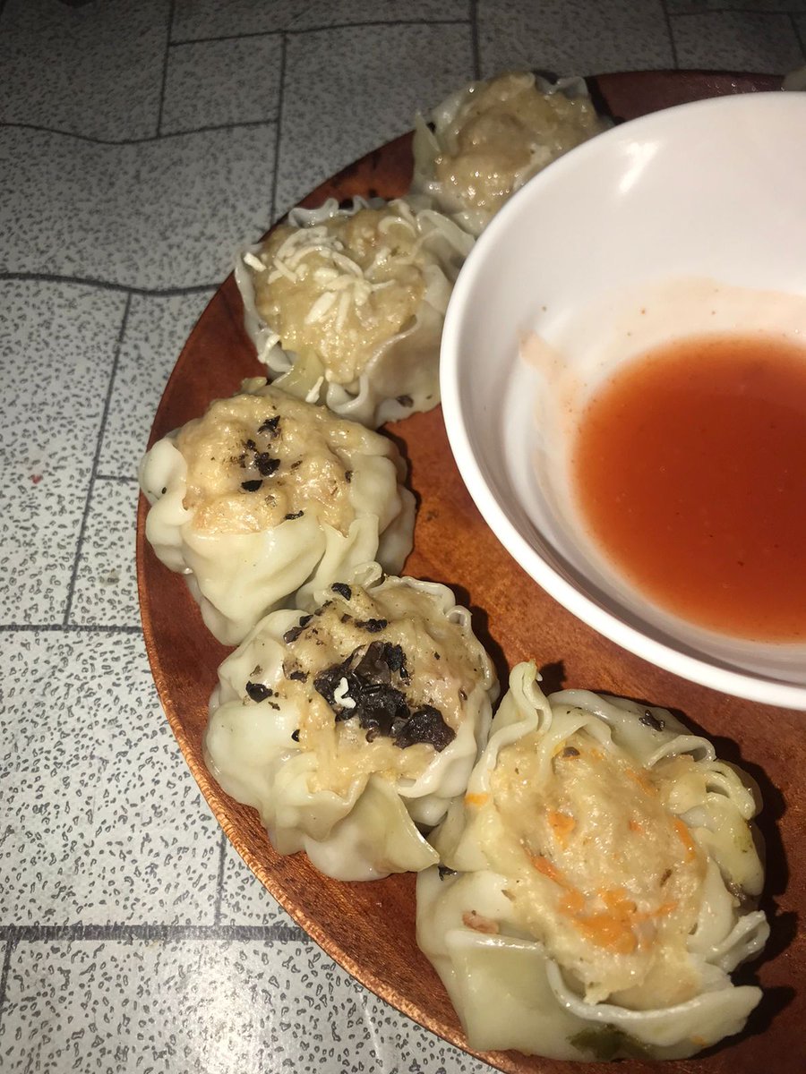 Guys akun gue @anaive__ kena suspend massal pdhl ga pernah macem2. Pendapatan gue bergantung sama x Krn gue dagang dimsum di sini. Yang mau beli dimsum bisa kesini ya. Mau nangis tapi ga bisa, saking sedih dan stresnya. Plis bantuin biar dapet 500foll biar bisa cenblu 😭