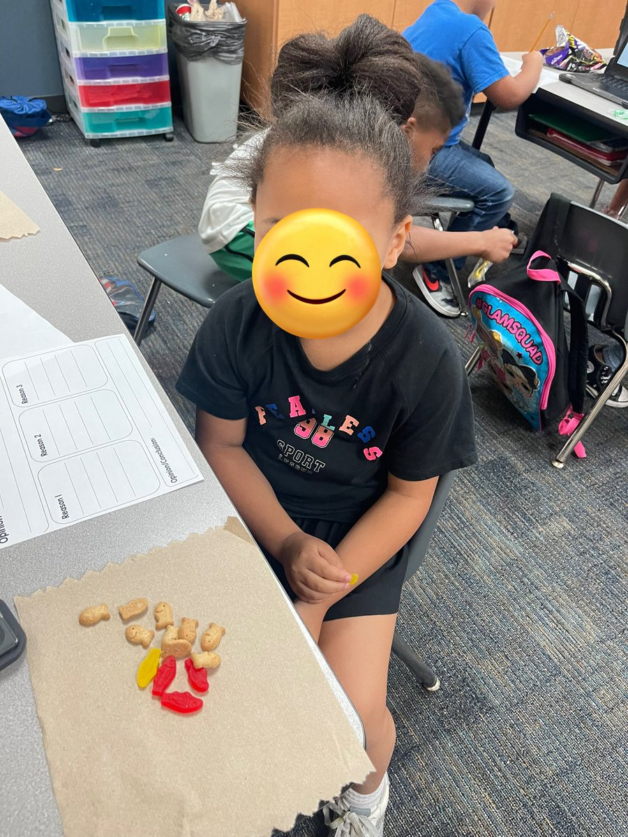 Beach Day part 2. We all got fun sunnies, built unifix “sandcastles”, ate 2 kinds of “fish” and fingerpainted a beachy scene. <a href="/HolbrookCFISD/">Holbrook Elementary</a> 🦞🦀🐳🐬🐟🐠🪼