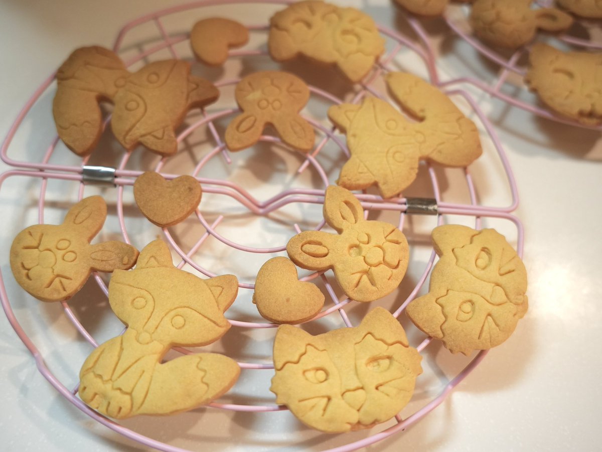 3Moni4's tweet photo. 合羽橋で買ったクッキー型使って
久々にクッキー焼いた🍪
ちょっと不恰好だけど
��ークマンの型で抜くの難しいのよ
…言い訳💧 https://t.co/PJnJojCyZt