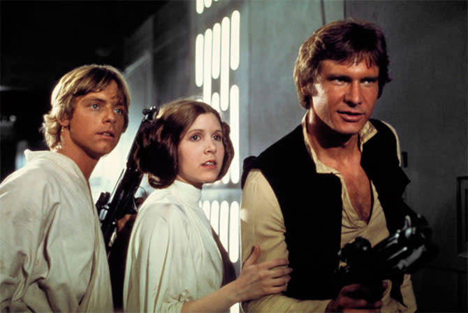 StarWarsRenmei's tweet photo. スター・ウォーズにおける女性の英雄は単なる“男勝り”ではない、とルーカス🗣
「SWにおける英雄とは誰か？レイア姫は反乱軍のリーダーとして、何も知らない子供と、何でも知ってる気になっている何もできない騒々しい男、こんなピエロたちを引き連れて反乱軍を救おうとしている。

アミダラ女王も同様だ。ズボンを履いただけでは英雄にはならない。ドレスでもなんでも着たいものを着ていい。彼女たちの頭脳と、思考力、計画力、後方支援能力こそが彼女たちを英雄たらしめる」