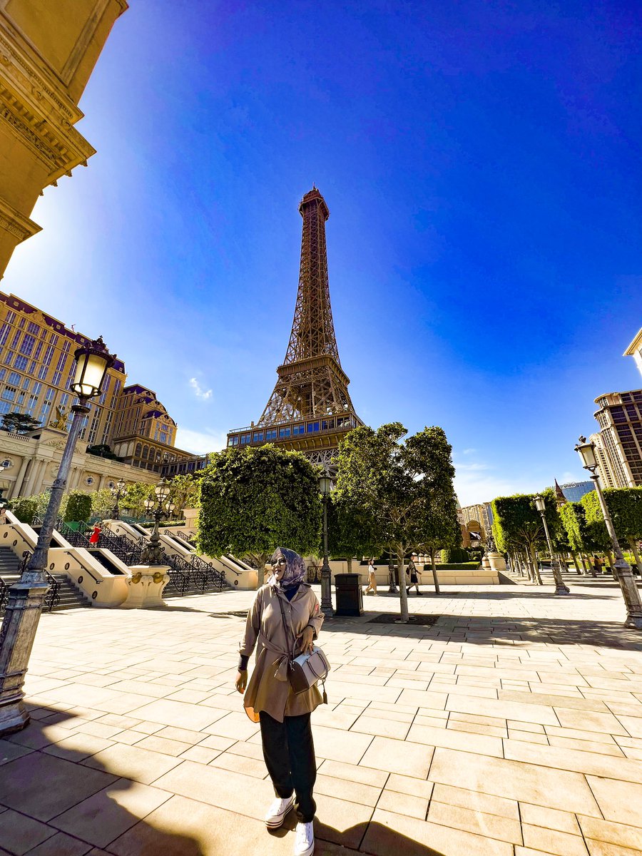 Rhaphutry's tweet photo. Cita-cita di zaman sma pingin ke paris . Tapi baru kesampaian yang versi setengah nya .heheheh https://t.co/CYZXZqgL6y