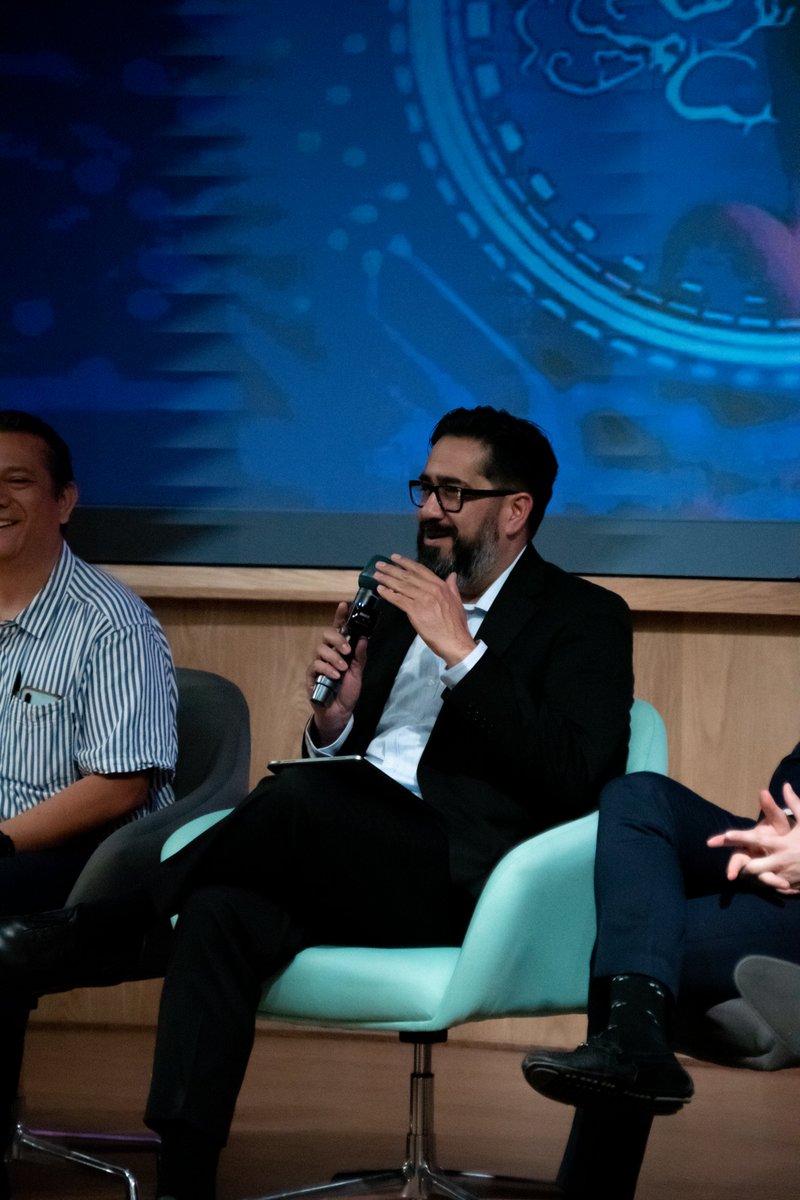 Los principales ponentes dando una platica de lo importante de la innovación en el <a href="/bloqueqro/">BLOQUE</a>