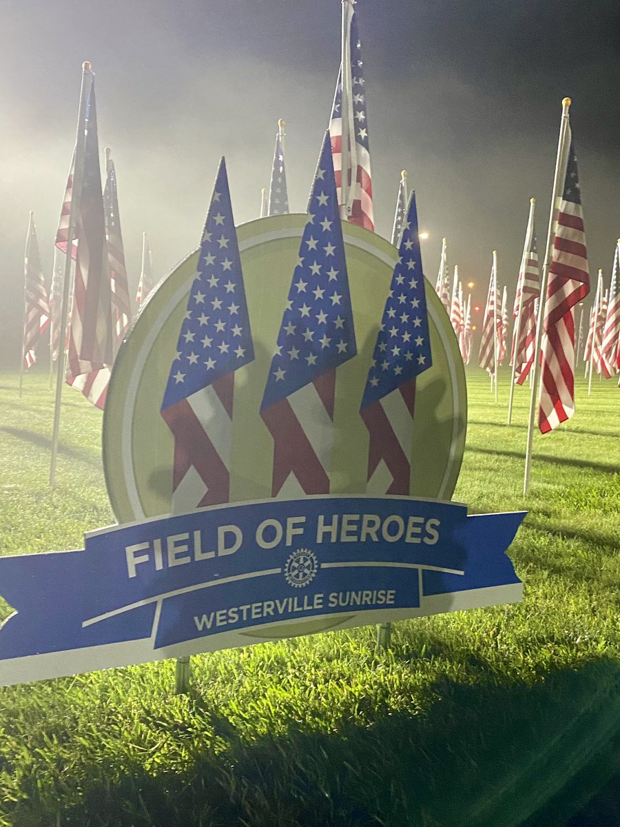 As always, #fieldofheroes delivers the beauty at night. Feel free to come snap some pics and reflect.
