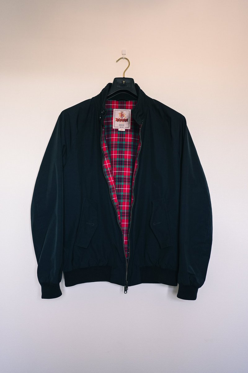 鈴木亮平さんがシティーハンターで着用していたこの洋服。バラクータの 