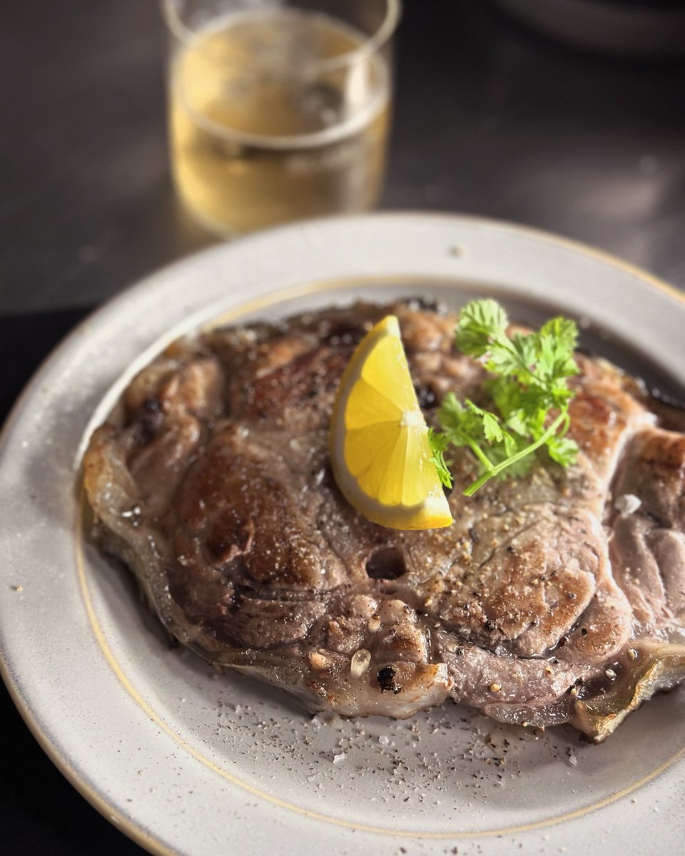 2024,05,25,Today’s Beer-taps

数量限定ですが、マグロの尾の身ステーキ
あります、ガーリックオイルでステーキにして
塩胡椒、レモン！皮周りのブリっとしたゼラチンと
パリッとした皮。そしてブリブリの身が美味しい🤗

◉ 金土祝前も、不慣れな為平日と同じく
16時から23時で営業しております。