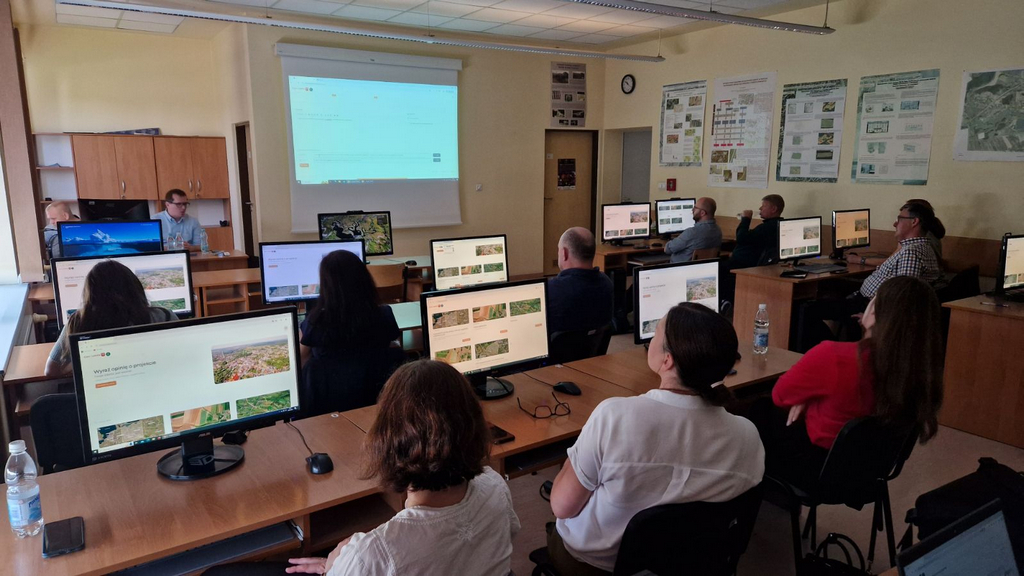 KGPiAK's tweet photo. 24 maja 2024 r. odbyło się szkolenie z aplikacji internetowych #GeoSen GeoQuesta. W szkoleniu wzięli udział pracownicy urzędów gmin: Świątniki Górne, Skała, Sułoszowa, Skawina i Iwanowice 📢 https://t.co/vmCW3vomAg https://t.co/siuSAjxBxa
