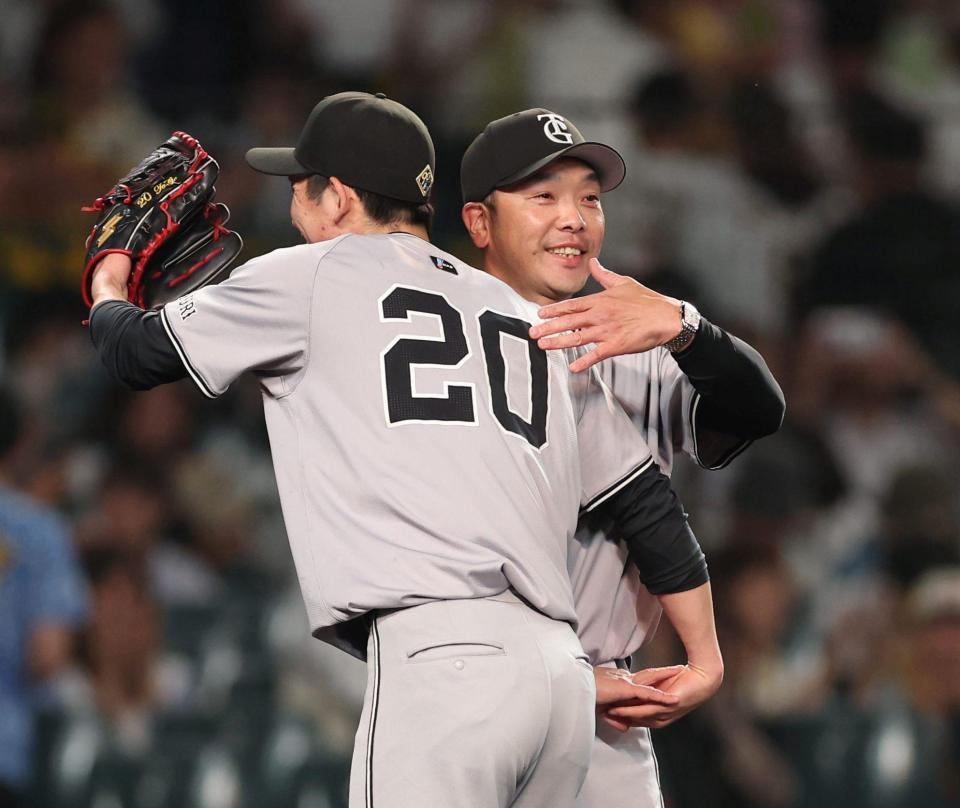 Daily_Online's tweet image. Giants coach Abe: "I almost cried" about Togo's no-hitter. "There's no time for substitutions, he'll play until the end."
daily.co.jp/baseball/2024/…
#Giants #nohitter #Togo #English #DailySports
