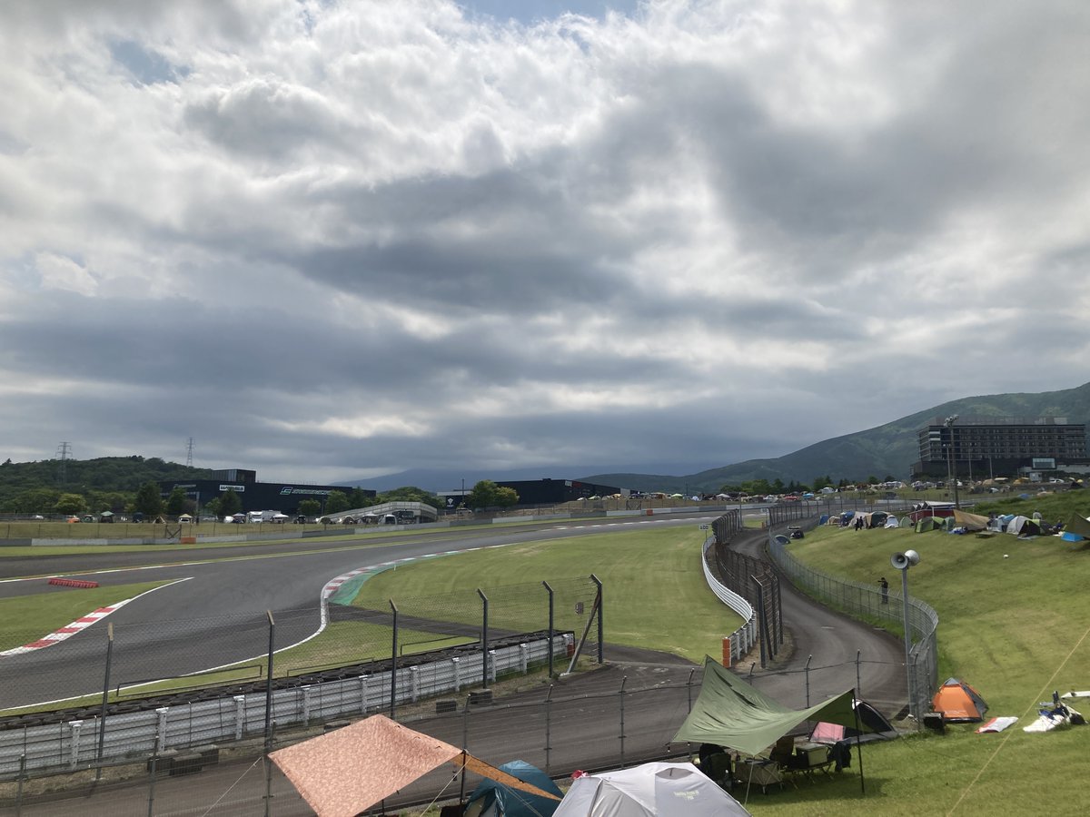 gakken_zukan's tweet photo. 5/25-26に富士スピードウェイで開催されている「スーパー耐久 富士24時間レース」のアウトドアエリアに、学研の図鑑LIVEが出展してます！！

クイズ大会や図鑑の青空文庫をやってます！めちゃくちゃ気持ちいい！！ https://t.co/a1ukWdHrqx