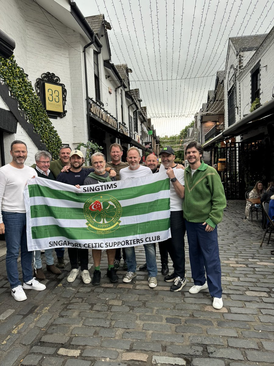 _SingTims's tweet photo. @NYFenianBhoys @MattMcGlone9 @BroganRoganTrev the folk you meet when you are out for a quiet pint in Ashton Lane💚 https://t.co/jgX6mf75V1