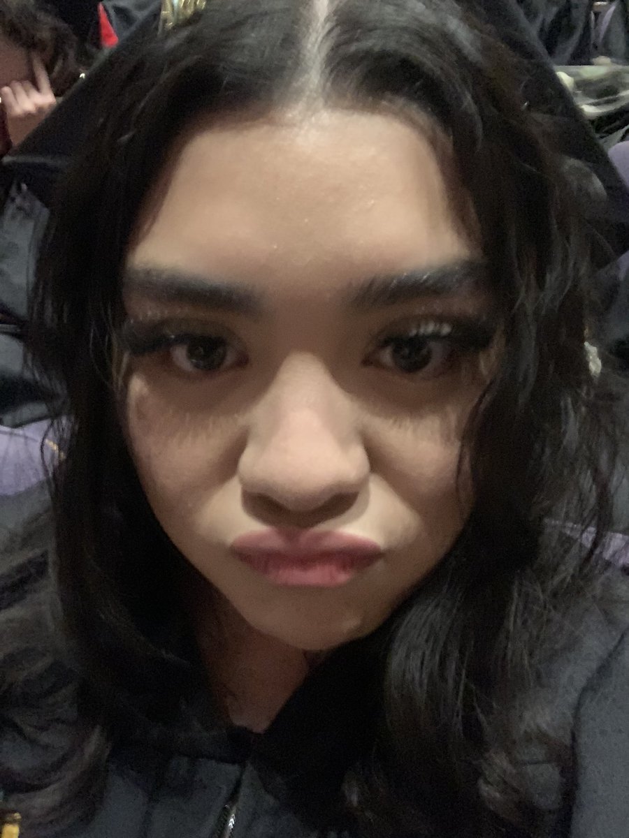 kimsdiary__'s tweet photo. a high school graduate I guess 🧍🏻‍♀️ https://t.co/bONPkYTVOJ