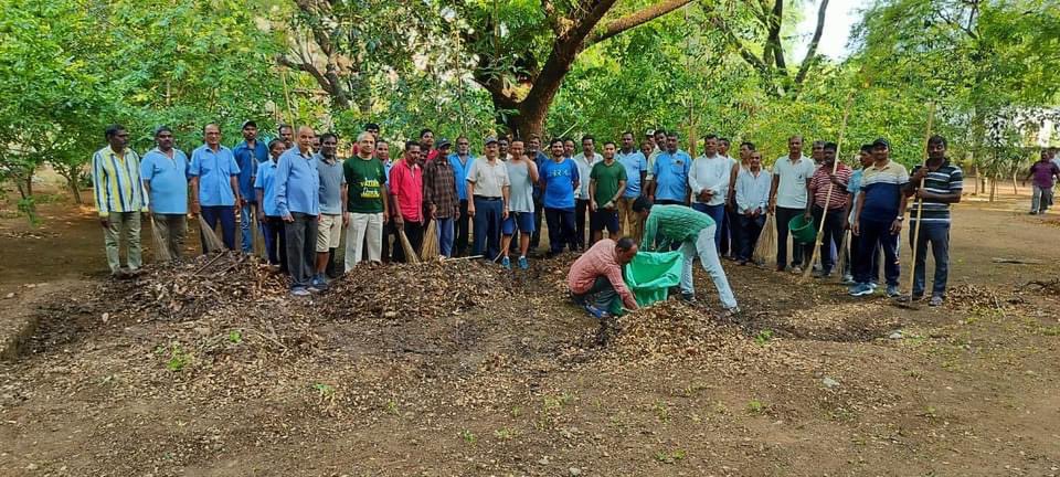 warangal_nit's tweet image. We are thrilled to announce the successful completion of the 14th Swachhata Campaign near the Biogas Plant,Hostels area! 🌱🏨

Let's continue to work towards a cleaner and greener campus. 
#CommunityEffort #BiogasPlant #CampusCleanUp #EcoFriendly #SwachhBharat #nitw #nitwarangal