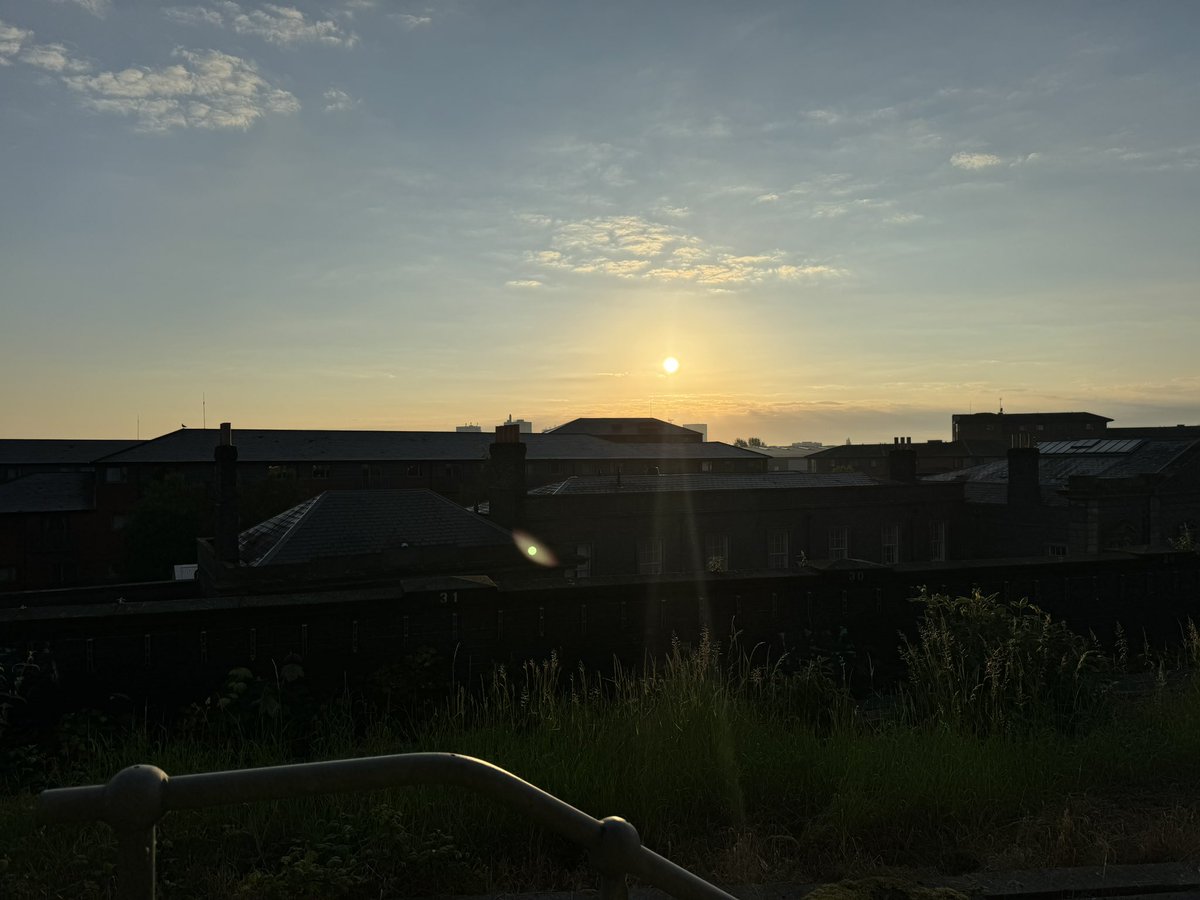 An early morning train can mean only one thing… destination <a href="/MCMComicCon/">MCM Comic Con</a> London! Off to meet up with <a href="/planetburns/">James Burns</a> to cover the events of the day for <a href="/JediNewsNetwork/">Jedi News</a>.