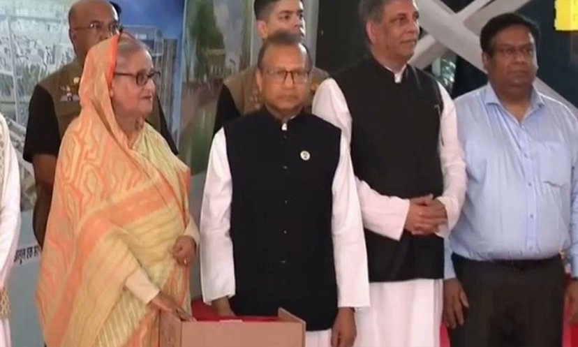 ১০ তলা বঙ্গবাজার মার্কেটসহ ৪ প্রকল্পের উদ্বোধন করলেন প্রধানমন্ত্রী