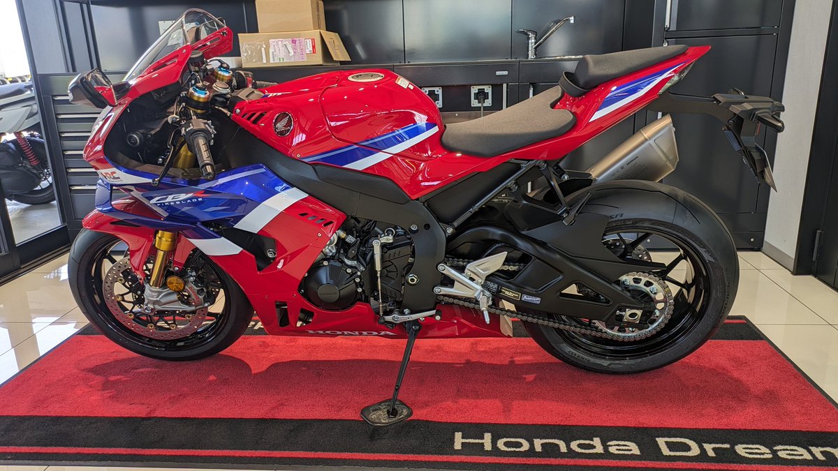 kqz10001's tweet photo. 祝*納車

CBR1000rr-r界隈の皆様仲良く
してください🫡

Z乗りの方
引き続きご贔屓宜しくお願い致します😊

#cbr1000rrr
#z1000 https://t.co/RCBTa8oTeA