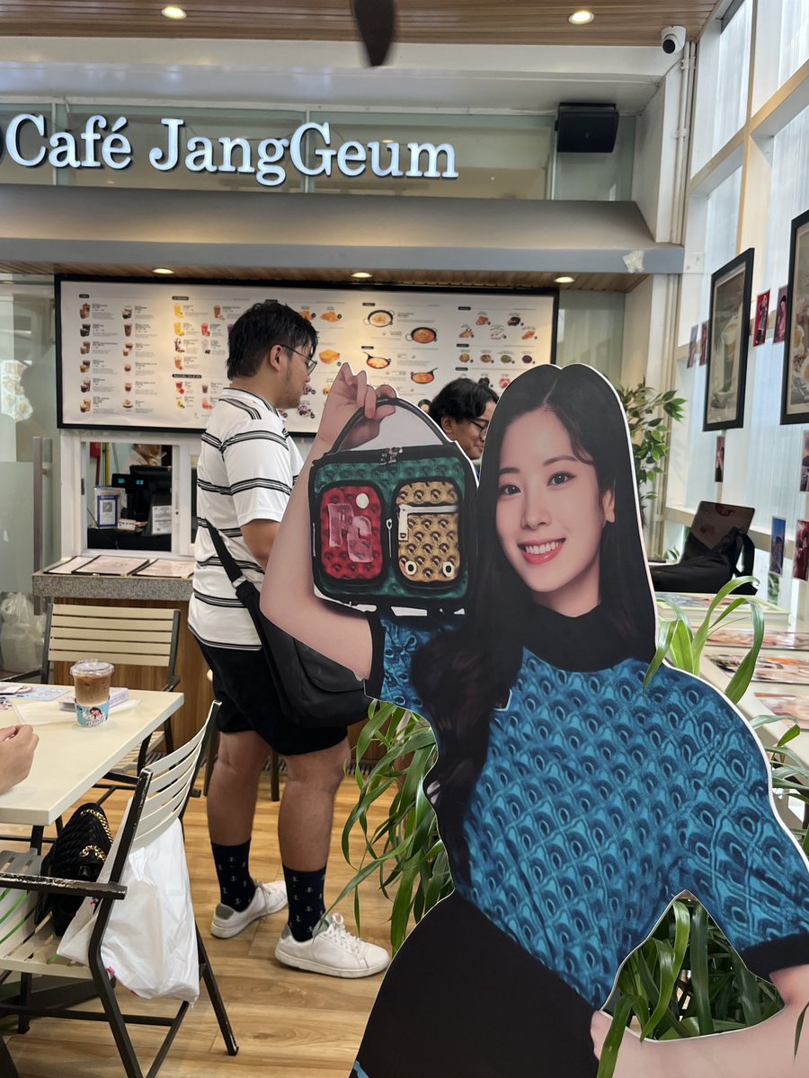 niccolazaro's tweet photo. Happy Dahyun Day! @JYPETWICE @oncehq @CafeJanggeum 
#KimDahyun #Dahyun #TWICE #ONCE #ONCEPH #JYP #ONCEHQ https://t.co/tM4qHvPTp0