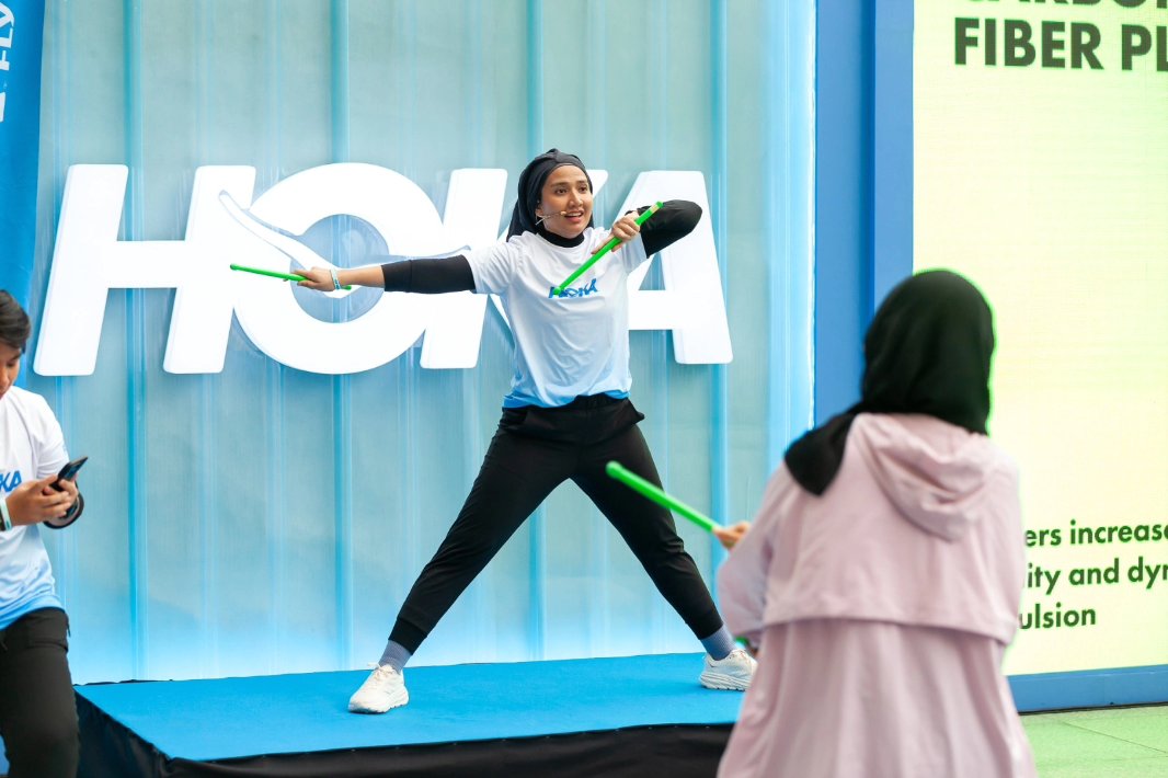 shekhinahpr's tweet photo. Day 5 of @hoka_my #FLYLAB was incredible! 💪 

Pound Fit brought the energy with approx 100pax joining in. 

Huge thanks to everyone who rocked it with us!
#HOKA
#FLYLAB
#FLYHUMANFLY
#SHEKHINAHPR
#HARDWORKBEATSTALENT https://t.co/fwmAP6Wo4Y