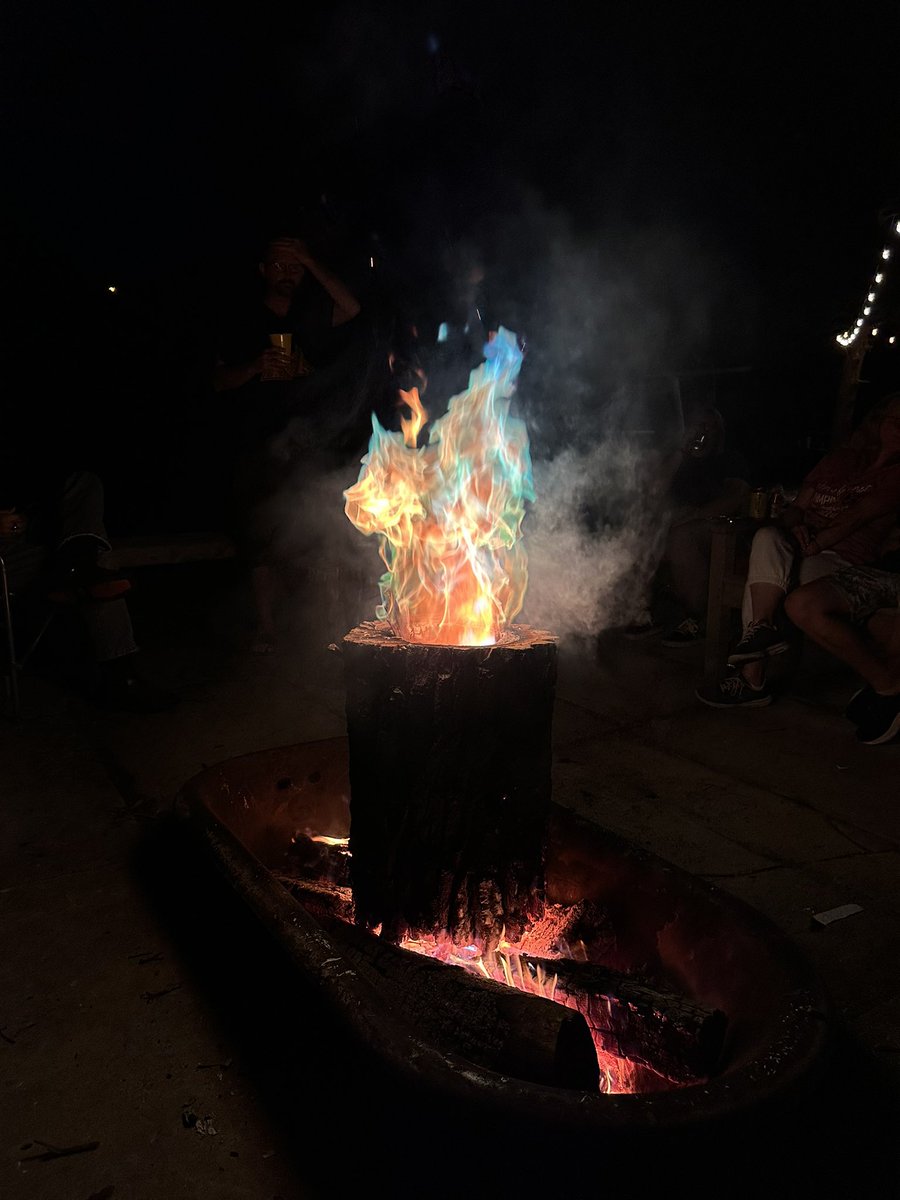 leewoollen4's tweet photo. Now that’s a bathtub fire! https://t.co/nAUId1cjEM