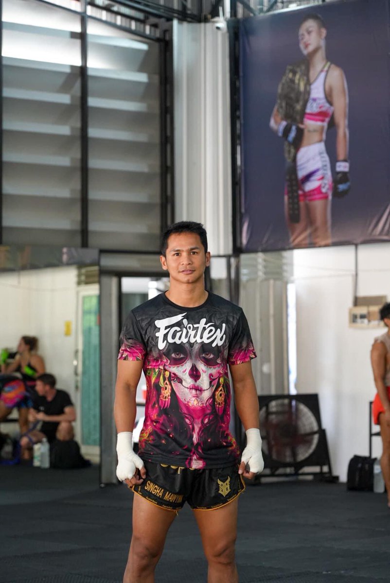 Superbon showing support for Stamp Fairtex, wearing her shirt at his gym.

“Get well soon,” he said.
#ONEChampionship