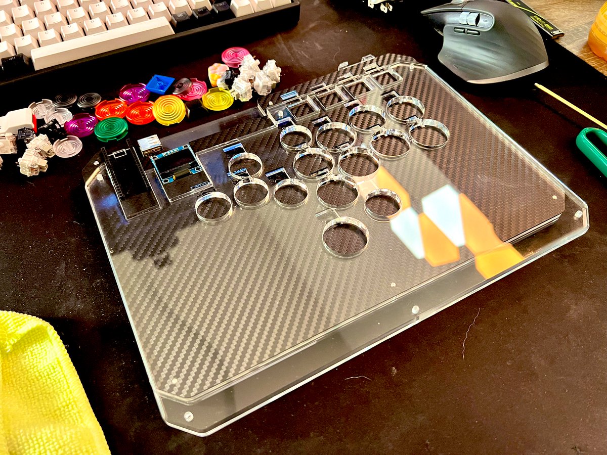 goldenlever's tweet photo. The upcoming #LVL15 also will support artwork and it is easy to install. Today we insert vinyl to give carbon look on this prototype. https://t.co/TXGpd9FI8s
