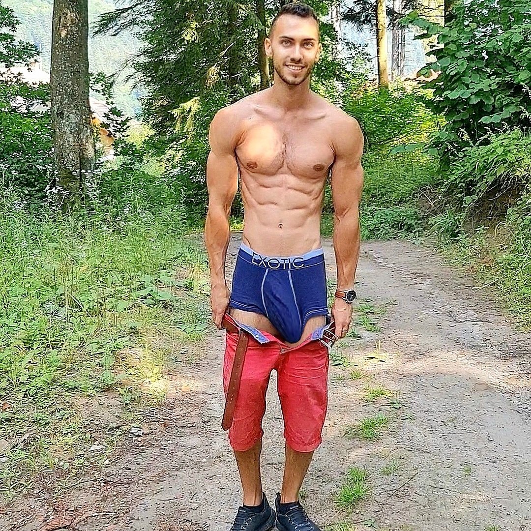 MasterDan90's tweet photo. We're Alone now 

... what do you do? 🍆😉 https://t.co/HN4PELKEkq